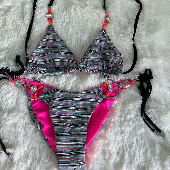 Beach bunny bikini set!! - Picture 1 of 8